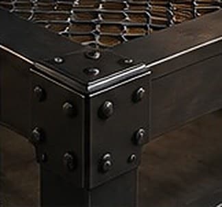 Forge Grid köşe detayı, cıvatalı plaka